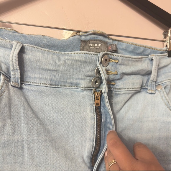 Torrid Lightwashed Denim Bermuda Shorts Women Size 24X - Picture 5 of 8